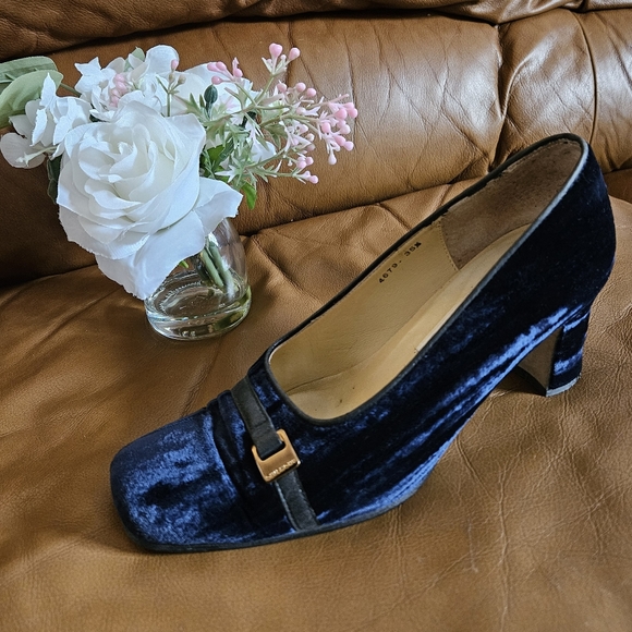 Women's Givenchy Blue Velvet Pump Heels Size 6 US - Picture 6 of 12